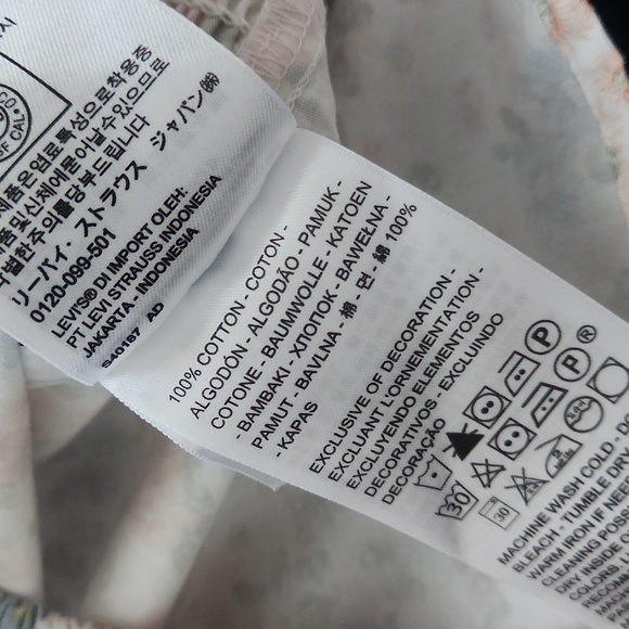 Levi's Peasant Crop Top - Picture 14 of 14